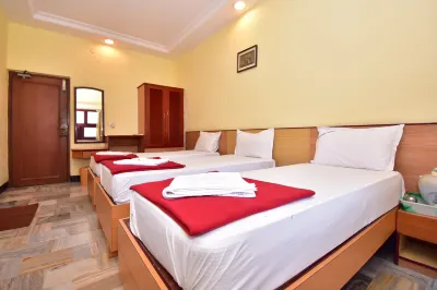 Hotel Raya's