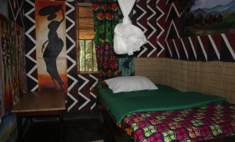 Amahoro Guest House - 6-Bed Mixed Dormitory Room