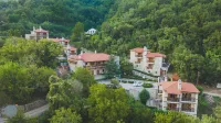 Abeliona Retreat Hotels in Trikolona