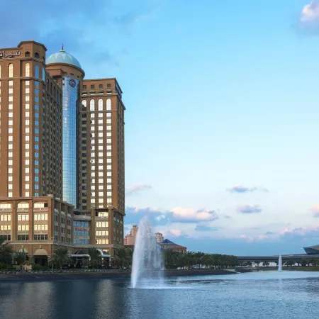 Sheraton Mall of The Emirates Hotel, Dubai Отели рядом с достопримечательностью «Офис компании Nestlé в ОАЭ»