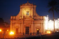 Yhomisus B&B Hotels in Comiso