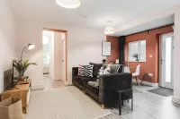 Beach Apartment - 2 Bedrooms Free WiFi Parking