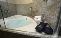 Golden Tower Pinheiros by Fênix Hotéis - Bathtub
