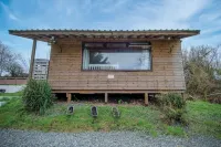 The Hygge Hut - 1 Bed - Freshwest Beach Retreat Hotels in Milford Haven