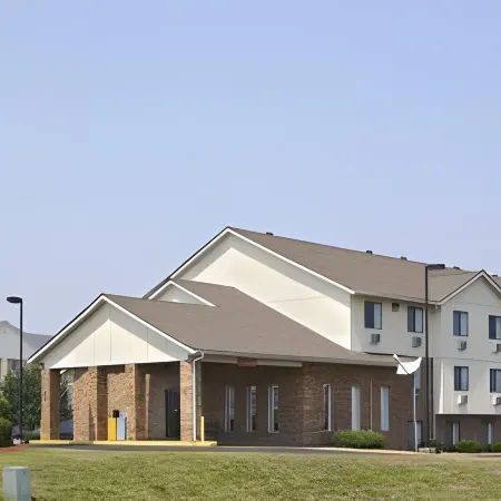Super 8 by Wyndham Collinsville St. Louis