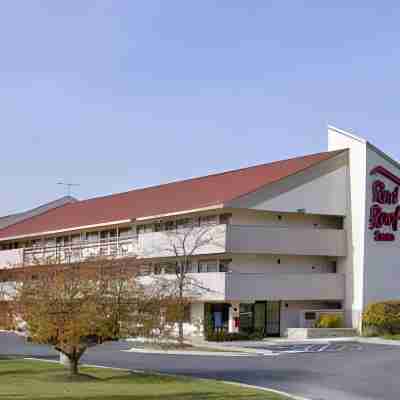 Super 8 by Wyndham Deerfield - Northbrook Hotel Exterior