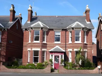 Colebrook Guest House Hotels near Farnborough Gate Retail Park