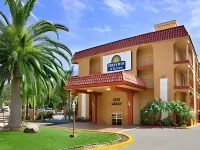 Days Inn by Wyndham Mission Valley/Sdsu Hôtels à proximité de : Department of Electrical and Computer Engineering