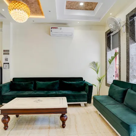 Hotel Taj Holiday