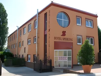 Hotel Sperling mit E-Ladestation Hotels in der Nähe von Gedächtniskirche der Protestation
