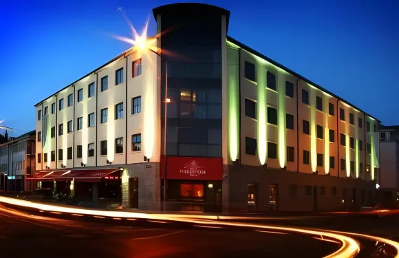 萊特肯尼登站樓酒店