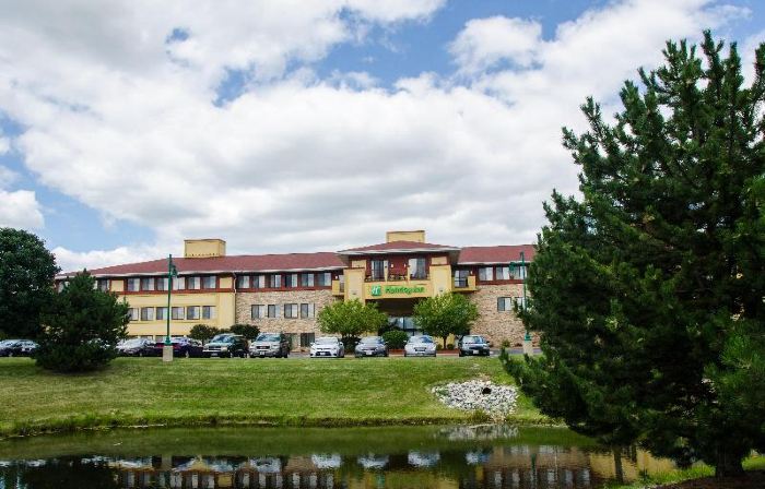 Holiday Inn PEWAUKEE-MILWAUKEE WEST by IHG