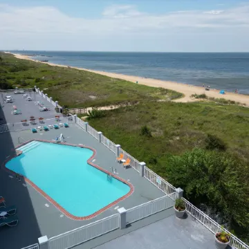 Best Western Plus Holiday Sands Inn Suites