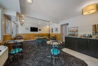 羅斯蘭紅山貝斯特韋斯特SureStay酒店 - 早餐