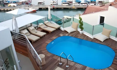 Alesta Yacht Hotel