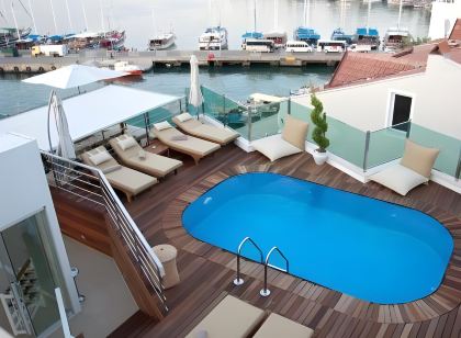 Alesta Yacht Hotel