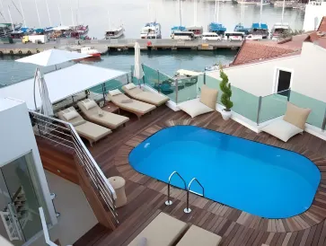 Alesta Yacht Hotel