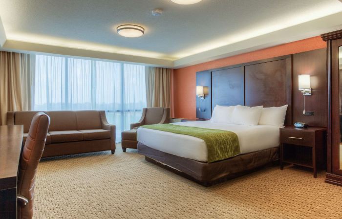 Comfort Inn & Suites Evansville Airport