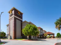 La Quinta Inn & Suites by Wyndham Deer Park Hotels in Deer Park