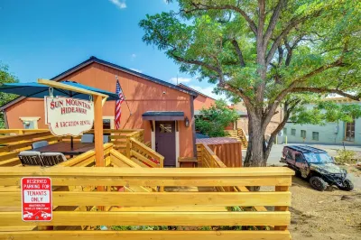 Walk to Restaurants & Shops: Virginia City Retreat