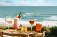 Holiday Inn Resort LUMINA ON WRIGHTSVILLE BEACH by IHG - bar