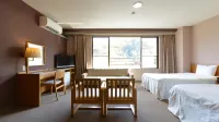 Oedo Onsen Monogatari Shinshu Kakeyu Hotel di Ueda
