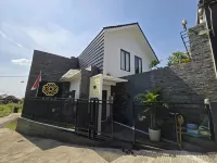 Villa Awls & Resort Puncak Hotels in Batu Layang