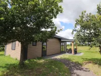 Spacious Chalet in a Rural Location Near Giethoorn Hotels in 