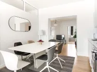 Leaves 1 - Charming Ap for 8 Persons in Central Copenhagen  호텔