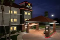 La Quinta Inn & Suites by Wyndham Raymondville - Pools