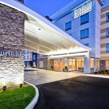 Fairfield Inn & Suites Plymouth Отели рядом с достопримечательностью «Plymouth Mayflower»