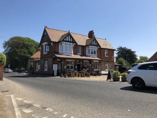 Peaceful setting within walking distance of coast and local pub.  Dog friendly. Hotel di Holt