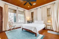 2 bedroom getaway with beautiful varnished wood design!