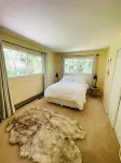 Private Hot Tub Near Big Trees & Lakes - balcony