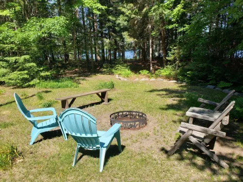 Peace, Privacy and a Pontoon!! No steps in home or to water!