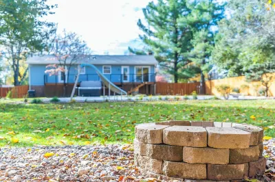 4BR 3bath 9 beds! Pool, hot tub, movie room, basketball court, oasis in LEX Hotels near Aviation Museum of Kentucky