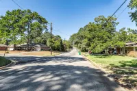 The Green Emerald Close to Down Town Brenham