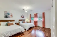 EVANSTON whole building, 2 units combined sleeps 12, 5 bed 5 bath