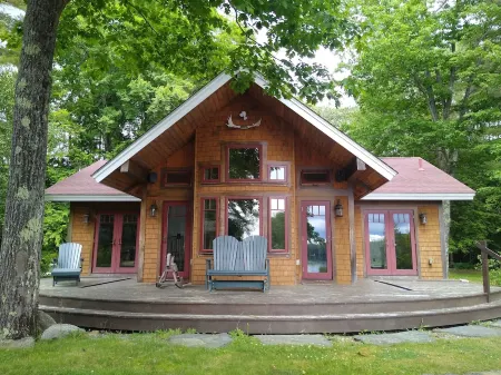 Beautiful Adirondack Cabin with Sauna on Lake Monomonac