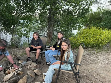 Queen and Twin Bed Trailer on Private Beach, Hammocks, Tiki Torches, Fishing