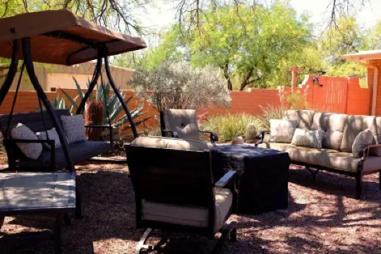 Desert Escape with Pool, Hot Tub & Mountain Views
