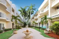 Palm Bay Club!!! Resort Living on Siesta Key!!!  Beach to Bay!!!