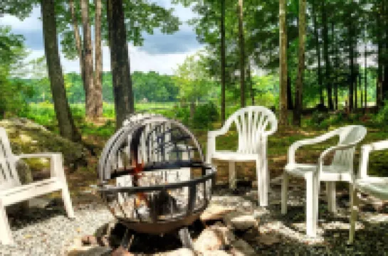 Cozy Lakefront Home Steps to Pool, Close to Lake & Skiing and All Fun Amenities