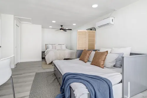 Luxury Private Studio + Backyard