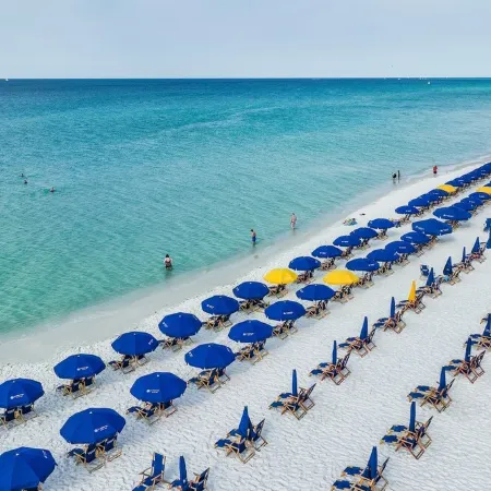 Condo IS on the Beach! 240+ 5-Star Reviews - Tiki Bar - 3 Pools - 2 Hot Tubs
