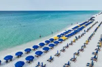 Condo IS on the Beach!  240+ 5-Star Reviews - Tiki Bar - 3 Pools - 2 Hot Tubs - شرفة
