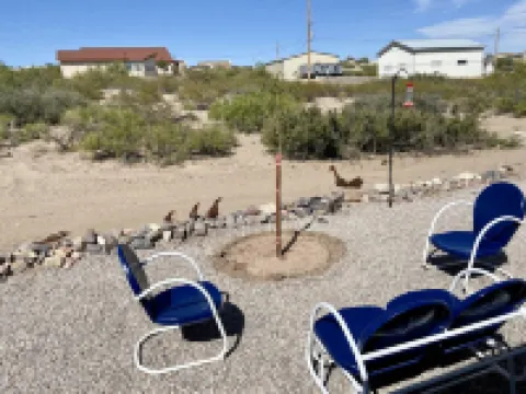 Spacious 4Br, 2BA. Close to Lake, Hot Springs, Spaceport, and the Golf Course!