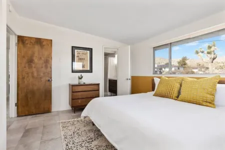 Cowboy Pool, Spa, View, 1 acre Escape, Joshua Tree Отели рядом с достопримечательностью «Юкка Вэлли Элементари Скул»