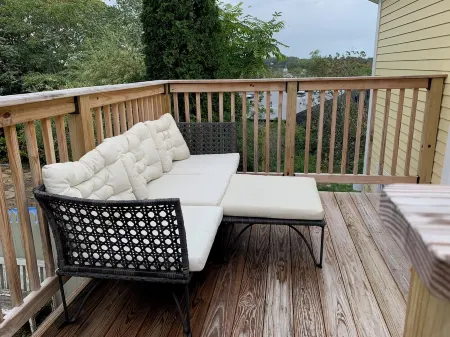 Steps from Downtown Mystic / Newly Renovated Modern Apartment