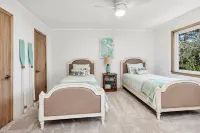 Live Oak Cottage - Riverfront Getaway with Dock Access Hotels in Glynn County